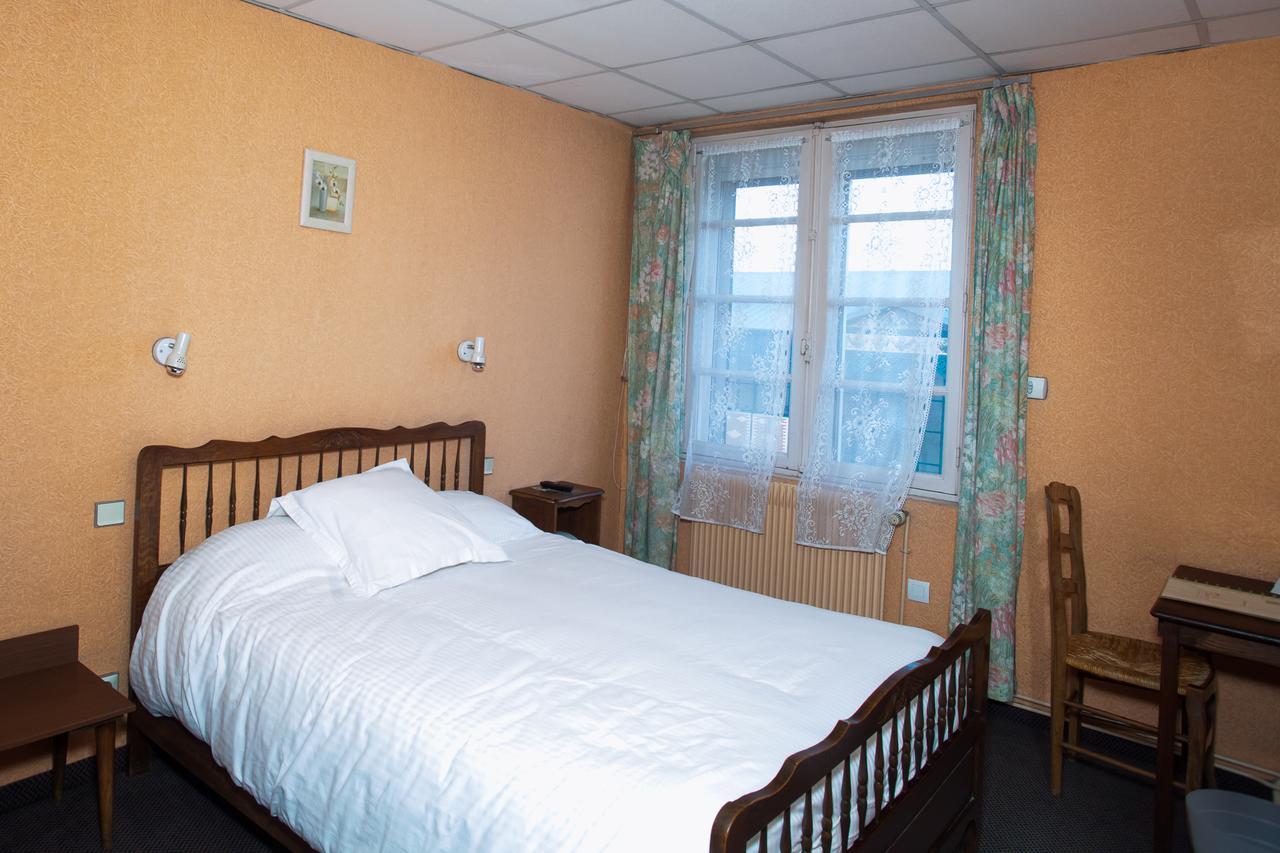 Logis Hotel Restaurant Le Commerce Guichen Eksteriør bilde